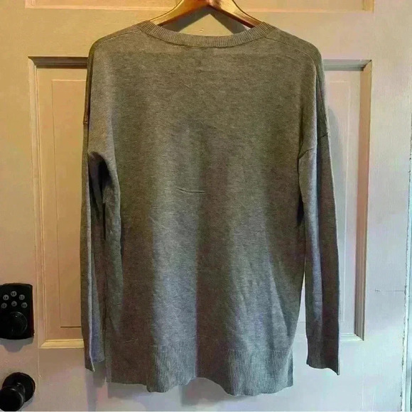 Laurie Felt Lightweight V-Neck Sweater With Butterly - Picture 3 of 5